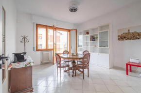 Comfy Flat Steps Away from Siena Station! Siena